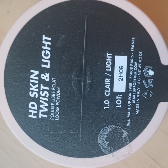Makeup Forever HD Skin Twist and Light Powder - Picture 4 of 4